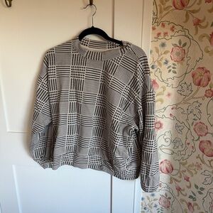 L*Space Monochrome Patterned Top